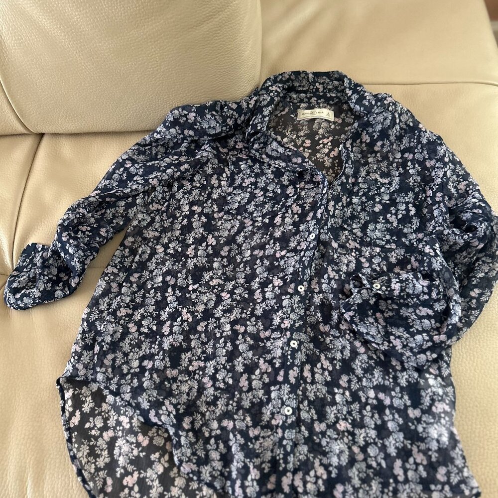 Abercrombie & Fitch Blouse Size Medium